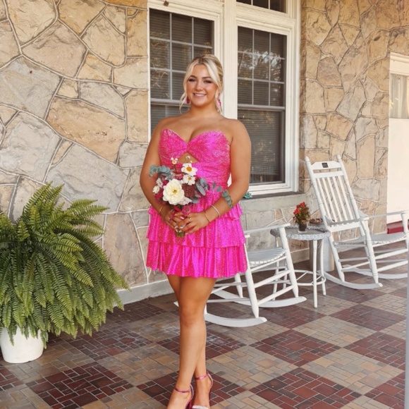 Newest Sherri Hill HOCO - Picture 1 of 4